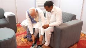 ଏ ରାମ କିଏ- ଯାହାକୁ ଜୋତା ପିନ୍ଧାଇଦେଲେ ମୋଦି